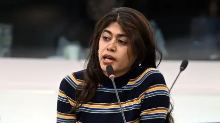 "Franchement, méfie-toi" : Rima Hassan porte plainte pour menace de mort après la diffusion d'une vidéo dans laquelle un internaute l'interpelle en tenant un fusil à pompe