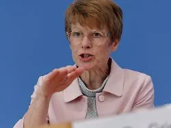"Keine Kraft für Reformen": Wirtschaftsweise Grimm lehnt "zynischen" Tankrabatt ab