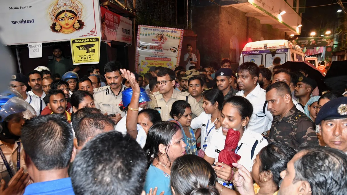 Crush at religious festival kills at least 17 and injures dozens in India