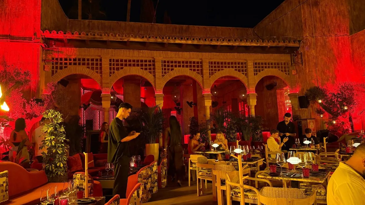 El 'place to be' de la jet-set en Marbella: un restaurante de lujo que ocupa la noche más exclusiva de la Costa del Sol