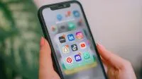 Irlanda questiona TikTok após trend de vídeos com direção perigosa