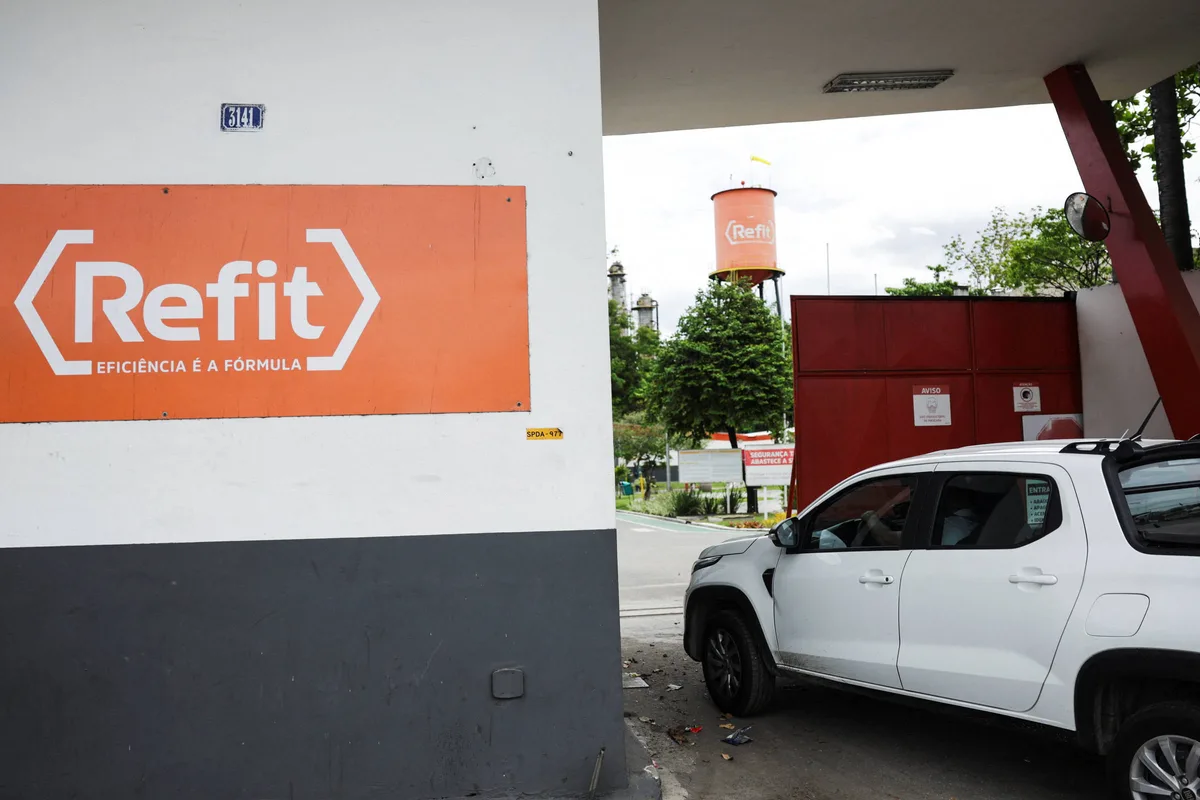 Empresa ligada à Refit disputa base de combustíveis no Rio com outras quatro distribuidoras