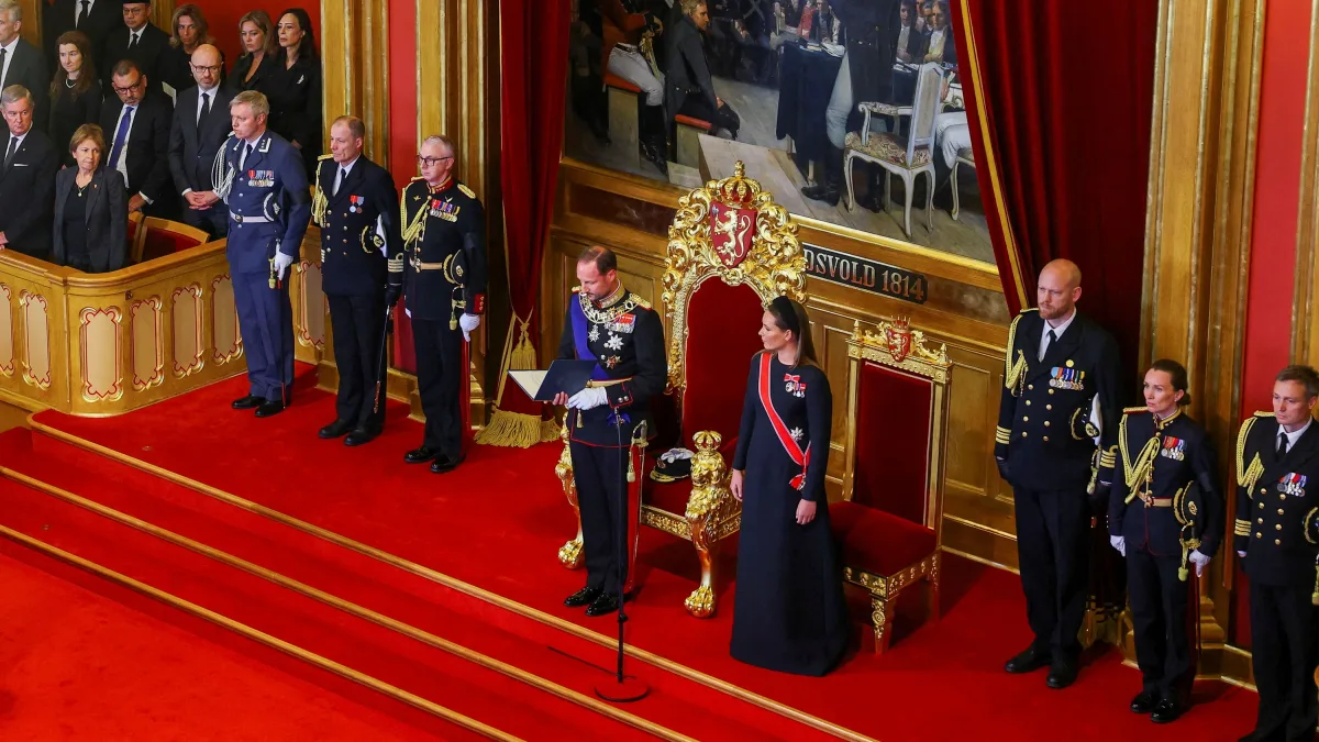 Haakon im Parlament: Auch der neue König bleibt ungekrönt