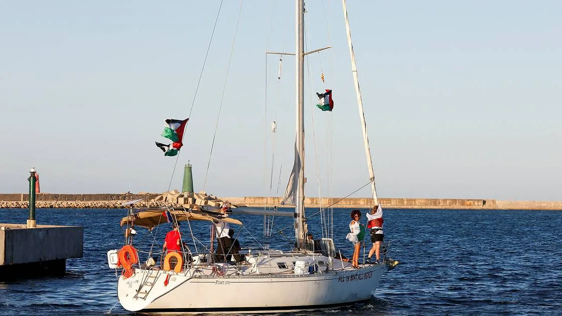 Flotilha Global Sumud parte para ilha albanesa cobiçada pela família Trump
