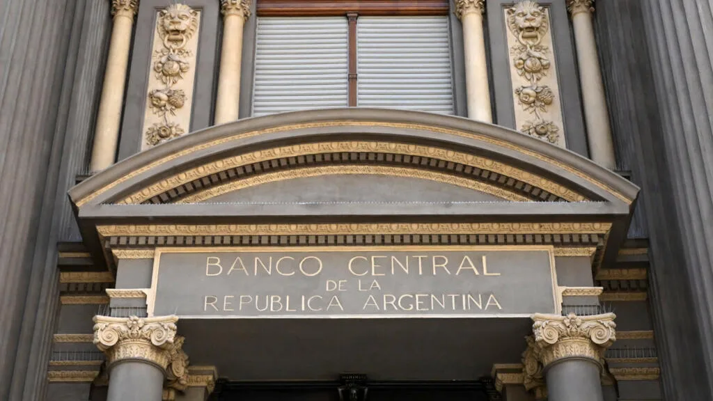 La Banque centrale argentine dans la tourmente, entre spéculation sur l'or et envoi des lingots de la réserve nationale à l'étranger
