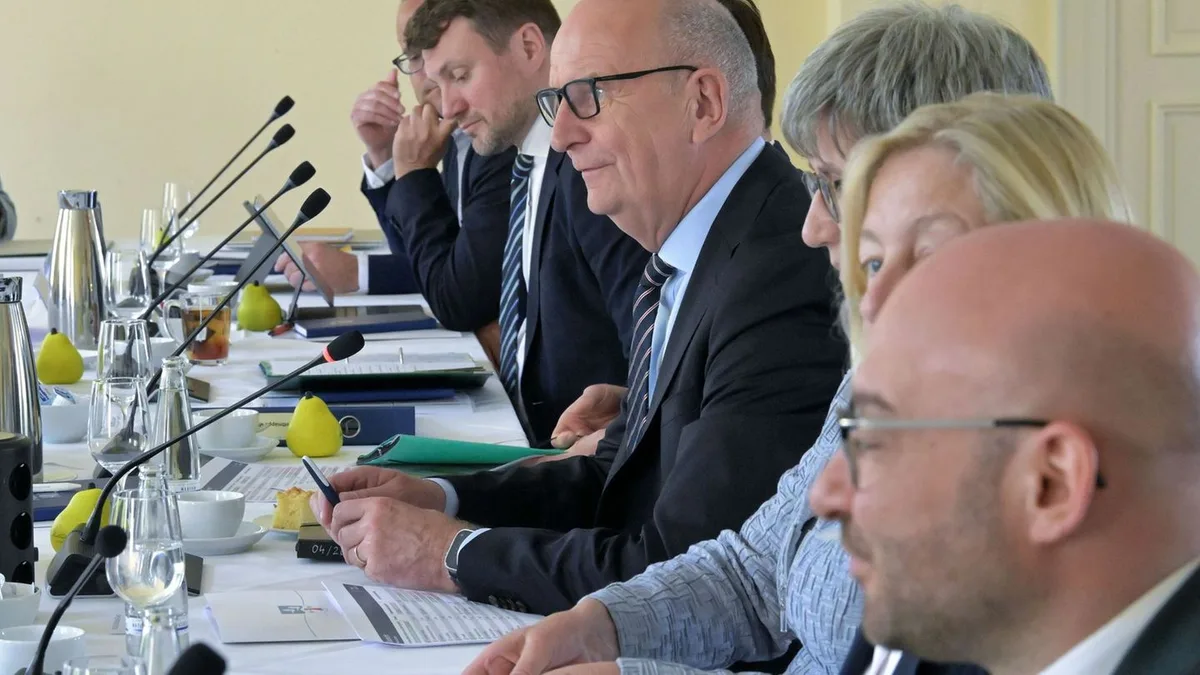 Regierung unterwegs: Woidke geht mit Kabinett auf Tour nach Cottbus
