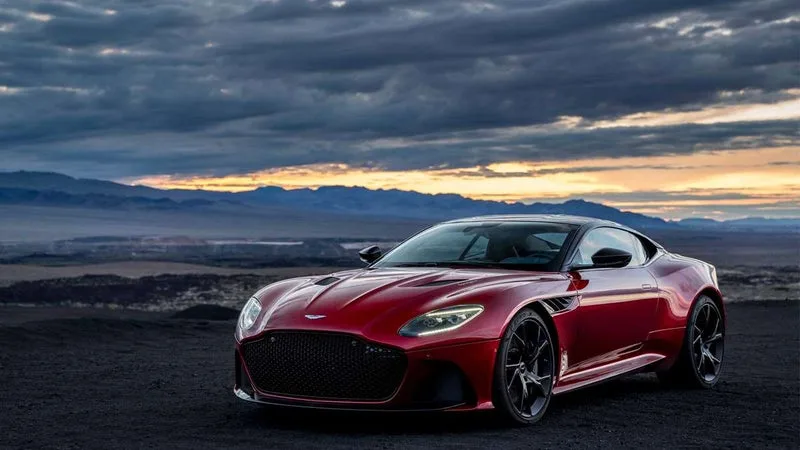 Aston Martin exclu du Footsie 250 à la Bourse de Londres: lestée d'une dette d'un milliard d'euros, la marque de James Bond poursuit sa descente aux enfers