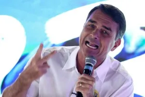 Flávio: Lula prometeu tudo que não vai entregar; agora, promete ônibus gratuito