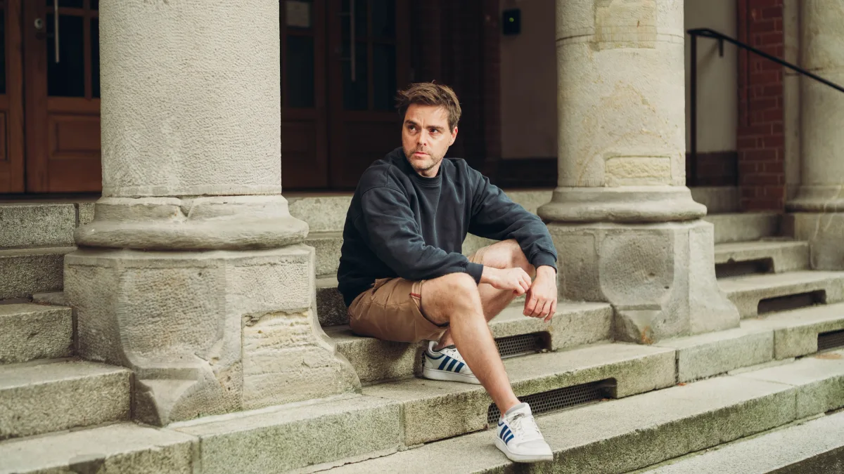 Kolumne „Boys Do Cry“: Liebe ist, gemeinsam eine Schrankwand zu schleppen