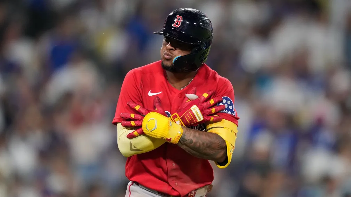 Red Sox’s Rafaela redeems himself with pivotal relay in drubbing of Yankees