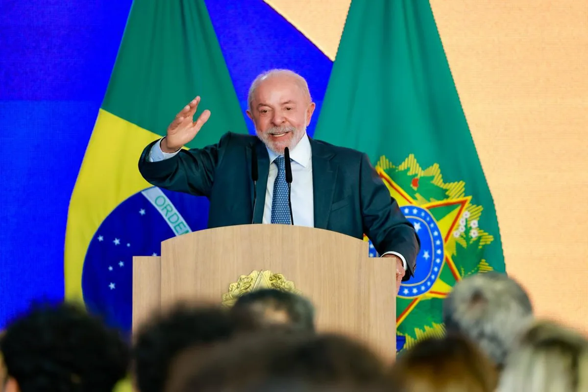 Lula comemora fim da escala 6x1 e chama de 'vitória dos trabalhadores' do Brasil