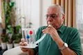 Reír para respirar mejor: la terapia de la risa reduce la dificultad respiratoria en pacientes con EPOC