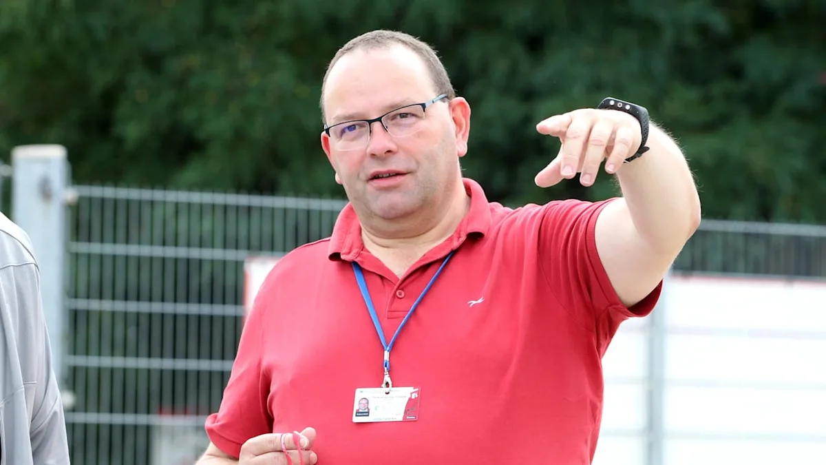 Nach Abstieg - Fußball-Boss stellt Amt zur Verfügung
