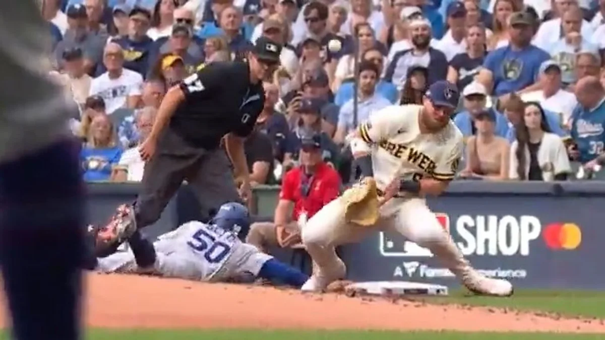 Dodgers’ Edman scores after Brewers’ Henderson botches pickoff throw to first