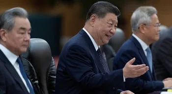 Xi Jinping a caminho do Quirguistão para cimeira regional e reunião com Putin