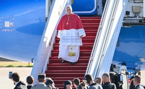 Papa León XIV puede afrontar viaje a Sudamérica, afirma cirujano que lo operó; estará "plenamente recuperado" en 10 días, prevé