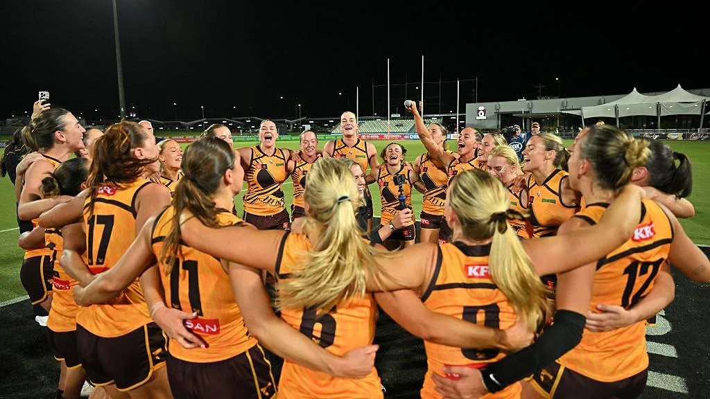 North Melbourne’s record winning streak ended as Hawthorn pull off incredible upset