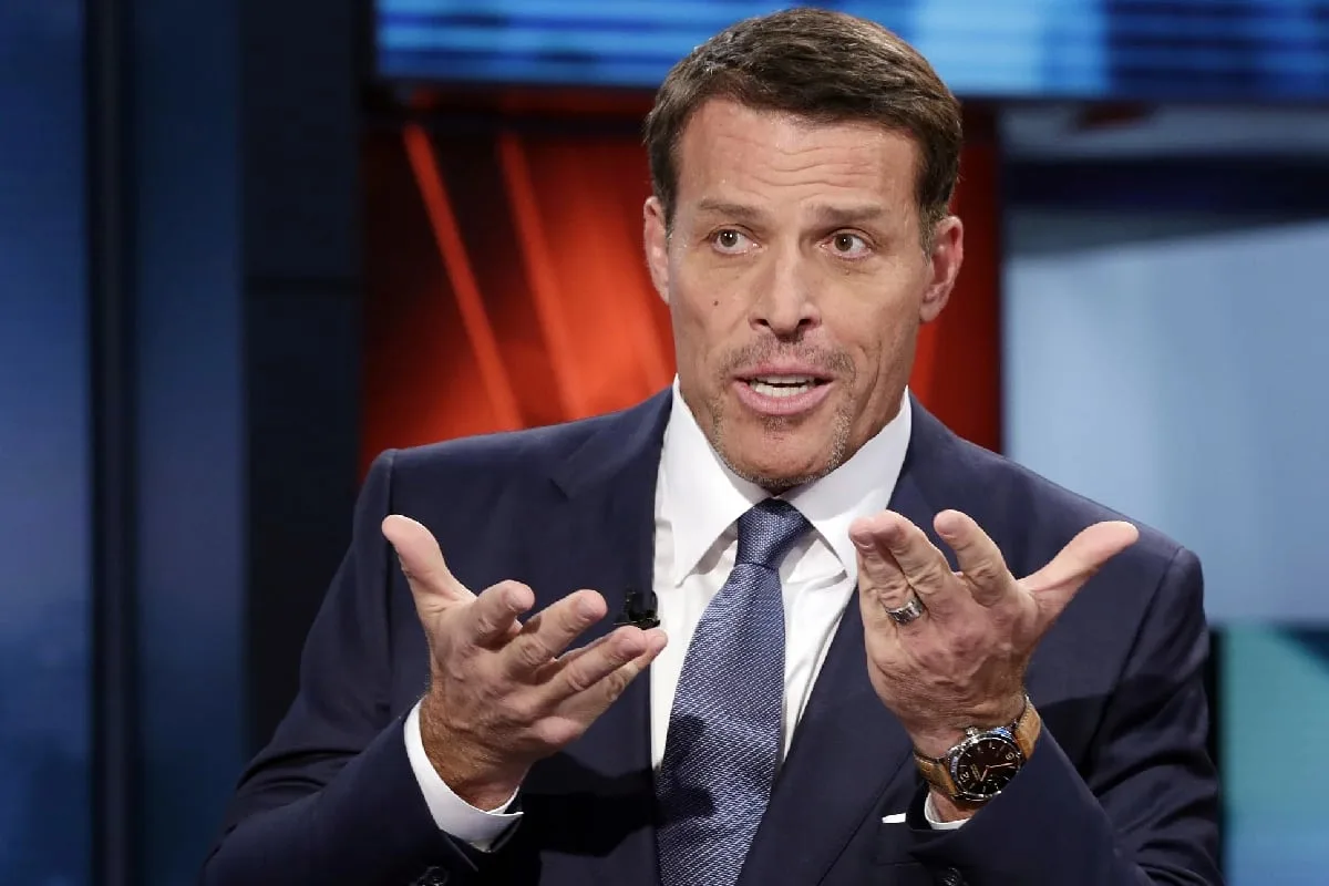 Tony Robbins, experto en crecimiento personal: “El enfoque en uno mismo crea sufrimiento”