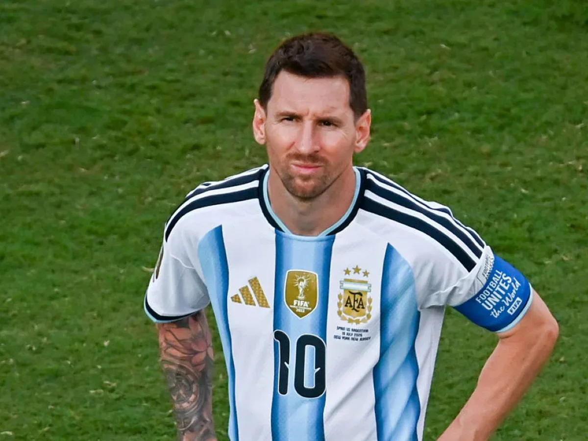Veja as capas dos jornais argentinos estampadas com a aposentadoria de Messi na seleção