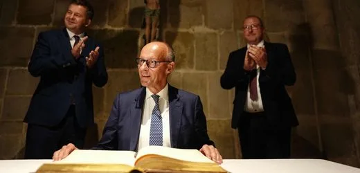 Friedrich Merz in Sachsen-Anhalt: Der Kanzler macht Wahlkampf, aber die CDU behält das lieber für sich