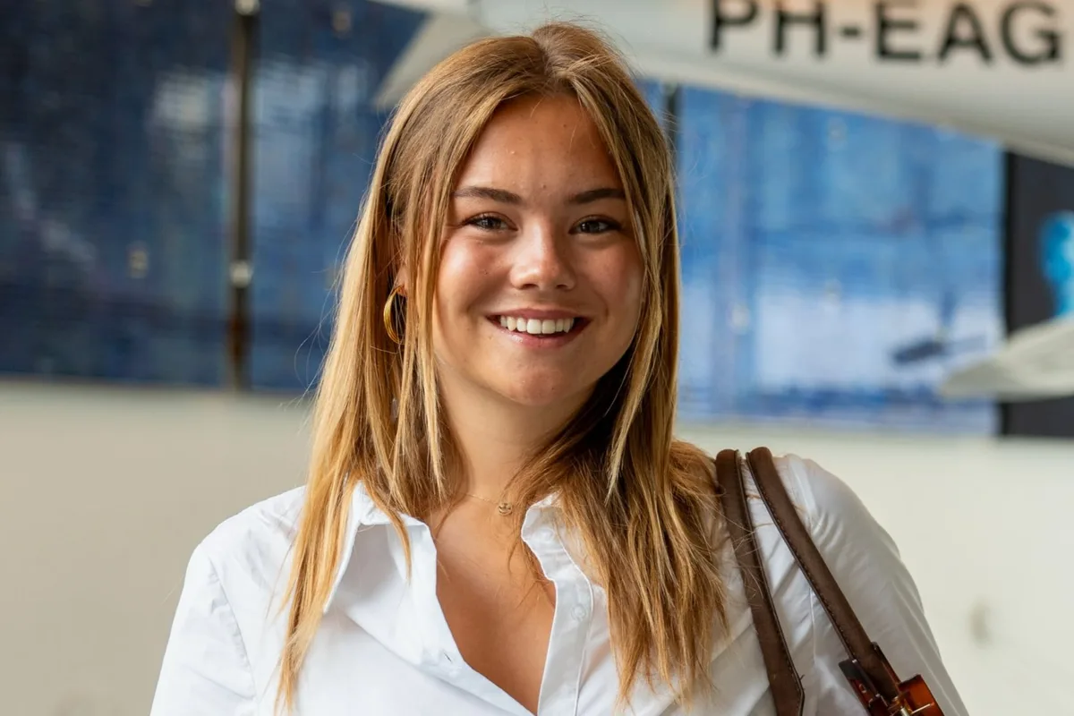 Ariane, la hija menor de la reina Máxima, sorprendió con un look descontracturado en su primer día de universidad