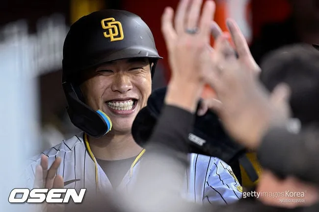 '송성문 PS 무대 밟나' 샌디에이고, 콜로라도 9-2 완파하고 2연승…WC 유리한 고지 점했다 [SD 리뷰]