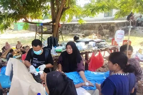 Vuelve a temblar en Indonesia; sismo de 5.7 sacude la isla tras terremoto que dejó 53 muertos
