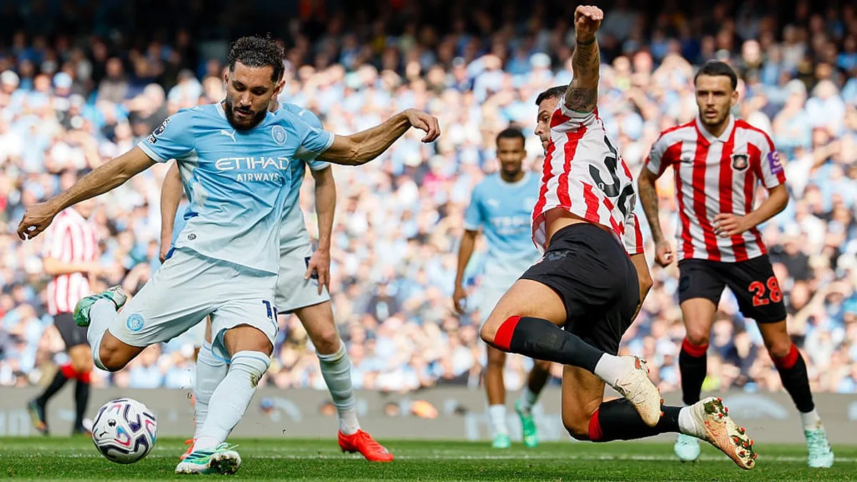 Houve oito golos (incluindo bis e hat-trick) na vitória do City; Liverpool também vence