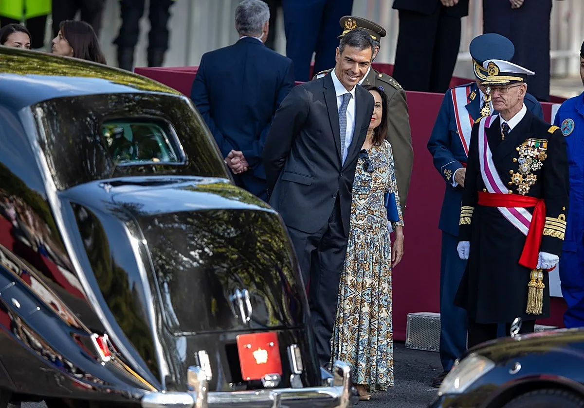 Misma escenografía para blindar a Sánchez de los pitidos en el desfile del 12 de octubre