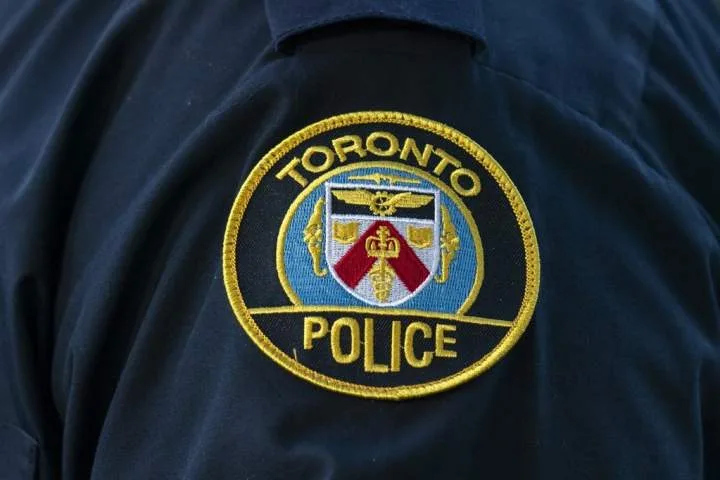 Toronto police officer shot during downtown e-bike robbery