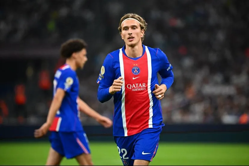 Luis Enrique fait tourner avec le PSG : première titularisation pour Godts contre Le Mans, Digne aligné et Doué sur le banc