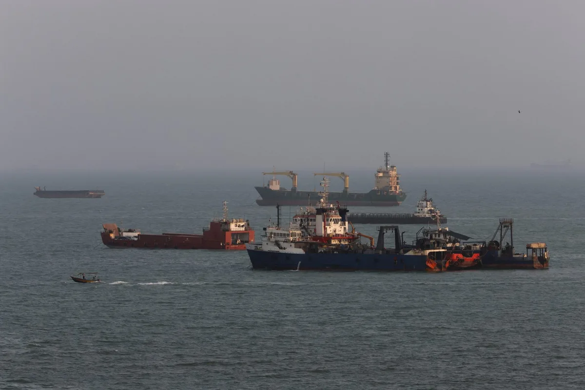Iran, Oman home in on Hormuz Strait deal as ship attacks mount