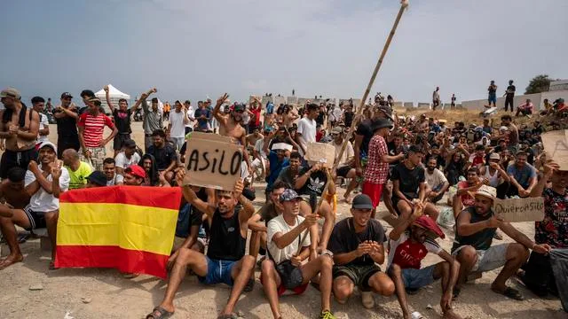 Migranten in Ceuta: Spanien will 500 minderjährige Ceuta-Flüchtlinge aufnehmen
