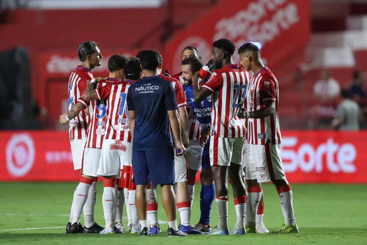 Náutico quita parte dos salários atrasados com jogadores antes de jogo contra o Atlhetic