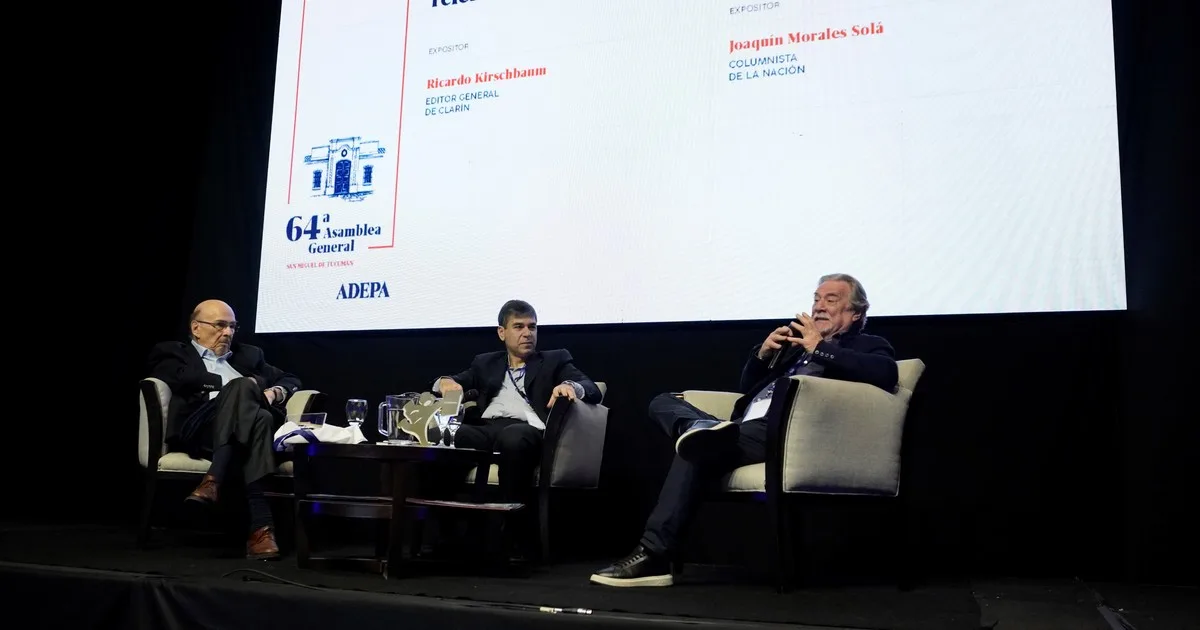 La tensión entre periodismo y poder, eje de un debate sobre redes e Inteligencia Artificial