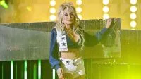 ‘Deixei de lado muitas coisas’: a luta de Dolly Parton contra problemas de saúde evidencia uma crise que afeta milhões de cuidadores