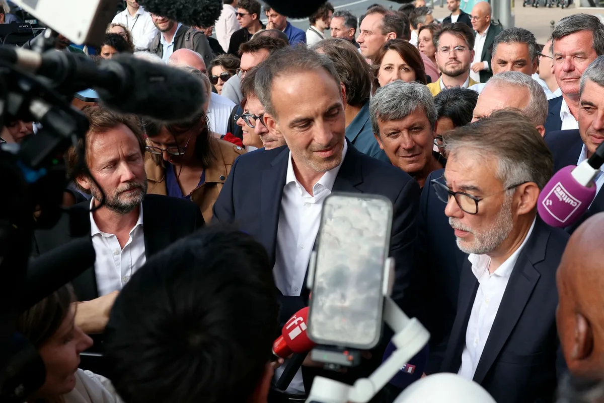 Présidentielle 2027 : Raphaël Glucksmann ou Olivier Faure, la gauche modérée cherche son candidat