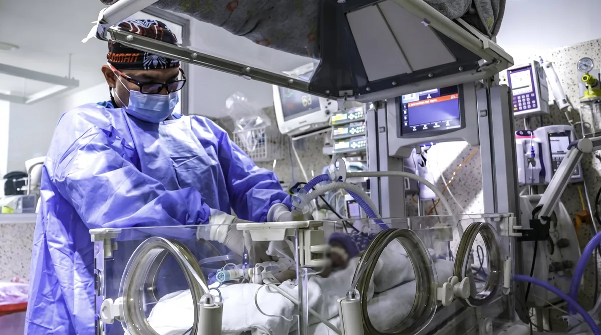 Proeza médica en Perú: cirujanos del Incor corrigieron una malformación cardíaca en un bebé prematuro de apenas 1,6 kilos