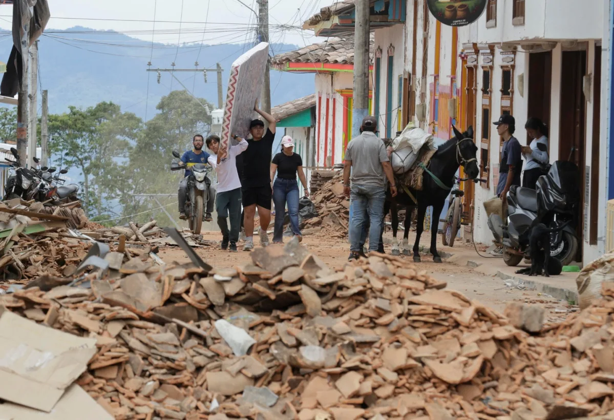 Nuevo balance elevó a 289 los muertos y más de 185.000 damnificados a casi una semana del terremoto en Colombia