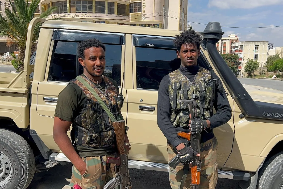 Ethiopian troops enter town on border with Eritrea, stoking war fears