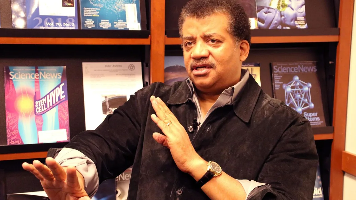 Neil deGrasse Tyson: "Estamos tan interesados en los extraterrestres porque es lo único que amenaza nuestra posición como depredadores alfa"