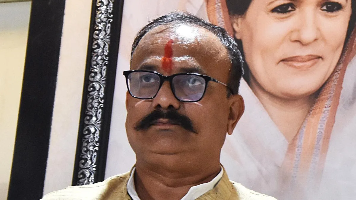 Congress claims tribal students headed for Mumbai protest detained; condemns action