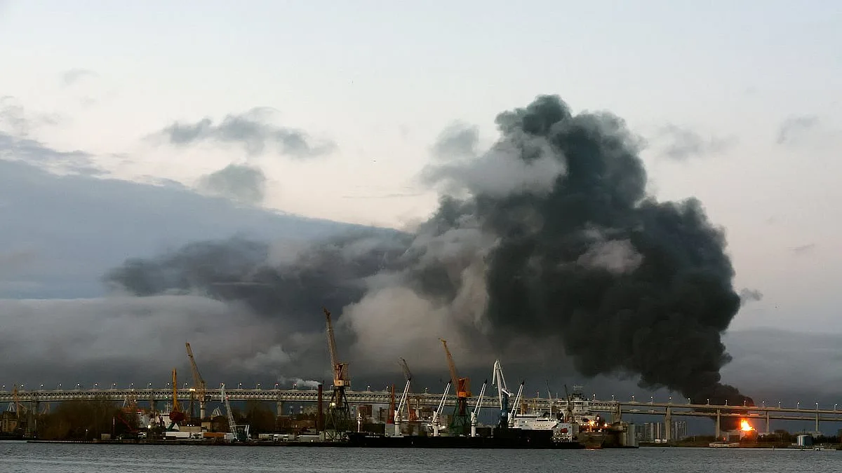 Incêndio em terminal petrolífero de São Petersburgo após um dos maiores ataques com drones de toda a guerra