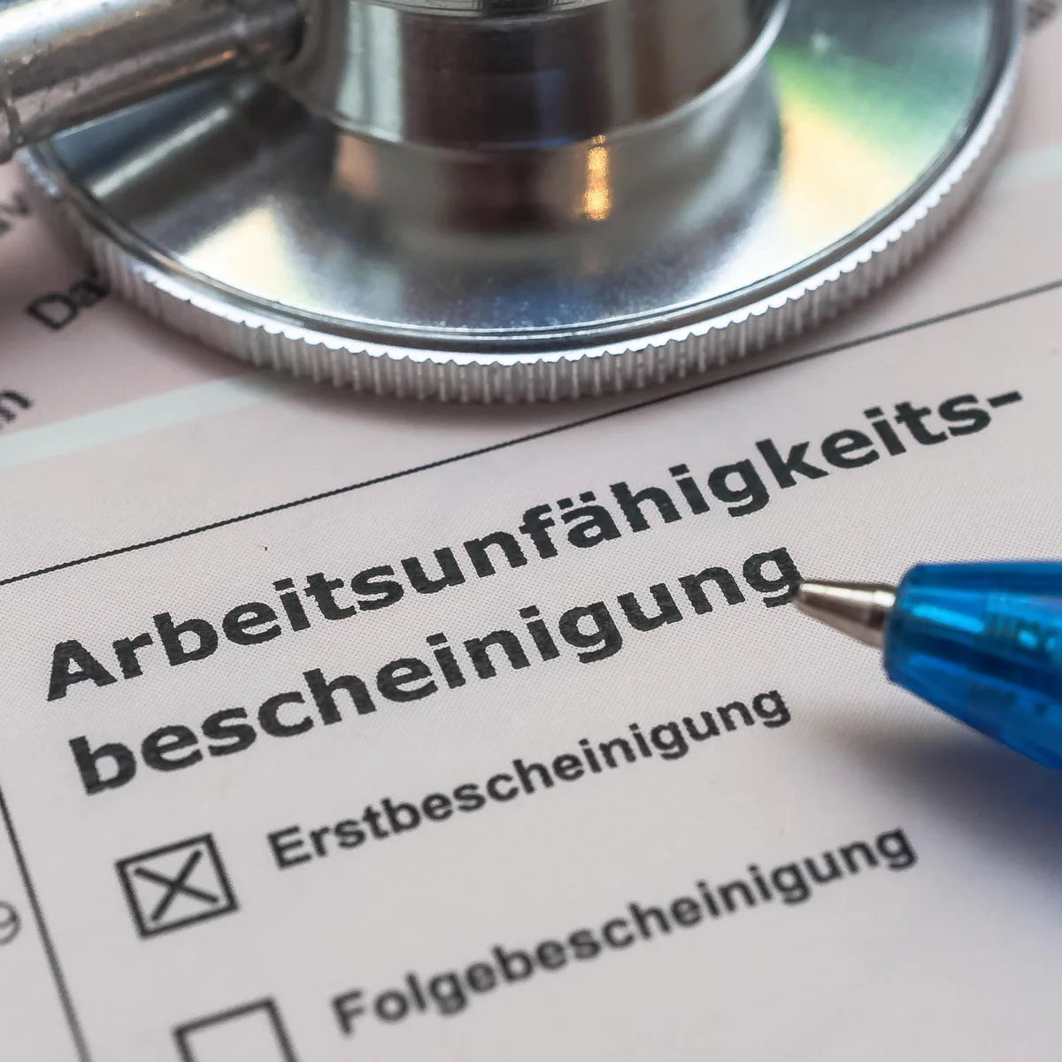 Koalitions-Pläne - Arbeitgeberverband Gesamtmetall kritisiert SPD-Abrücken beim Thema Krankschreibungen