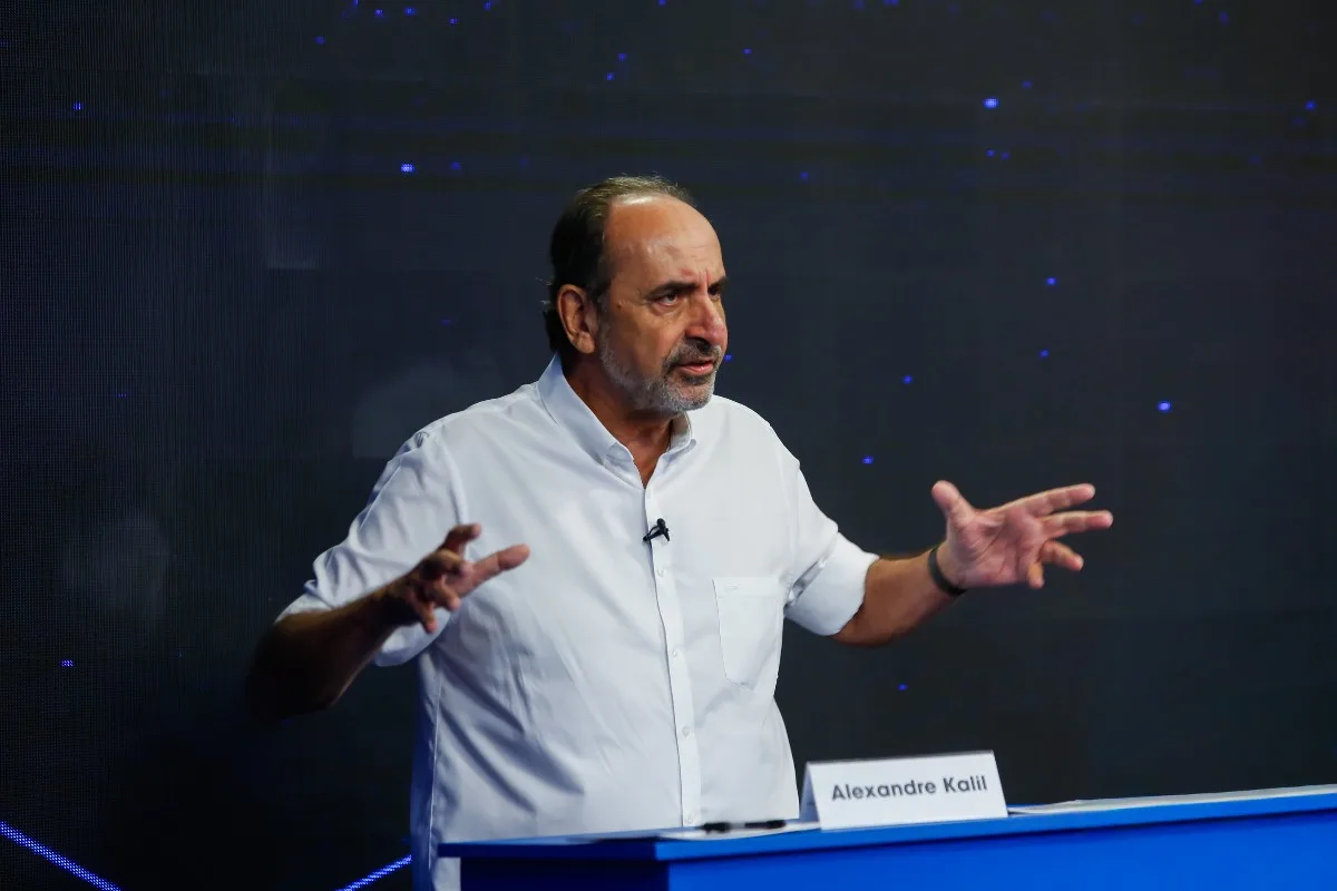 Kalil deixa mensagem antes de fazer transplante de córnea