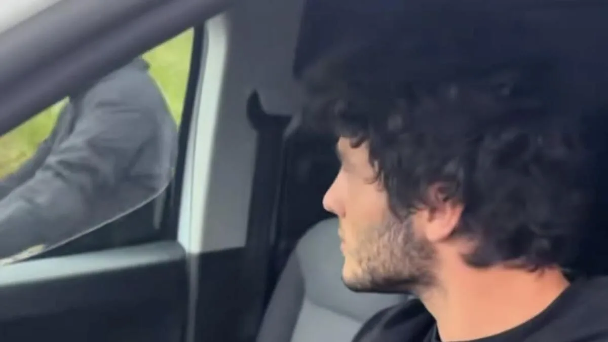João Neves chegou ao centro de treinos do PSG numa carrinha... e há uma explicação