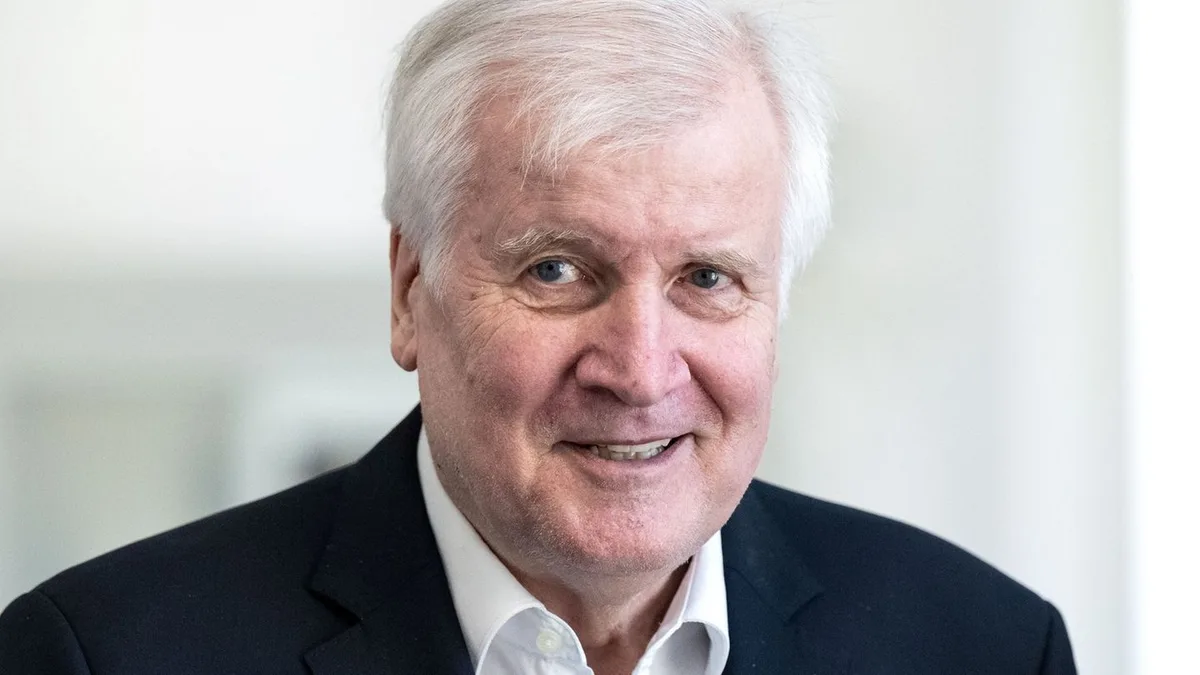 Bundesregierung: Seehofer attestiert Merz „massiven Glaubwürdigkeitsverlust“