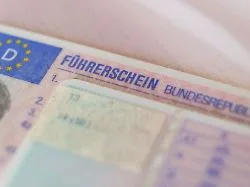 Keinen Ersatz erhalten?: Fahrverbot: Wiedergefundener Führerschein sorgt für Streit