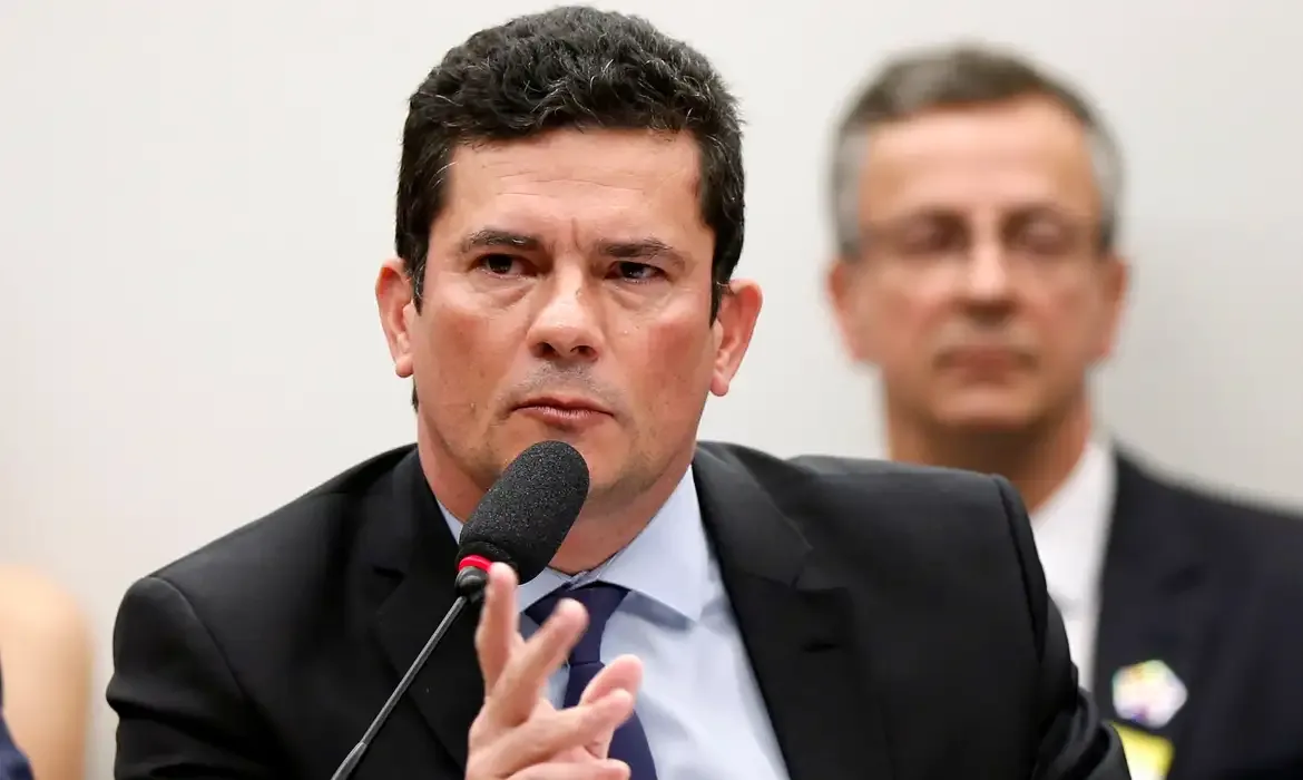 Moro quer batizar presídio no Paraná de “El Salvador” e faz aceno ao modelo de Bukele