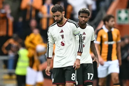 Man Utd humiliated by Hull in dismal start to Premier League season